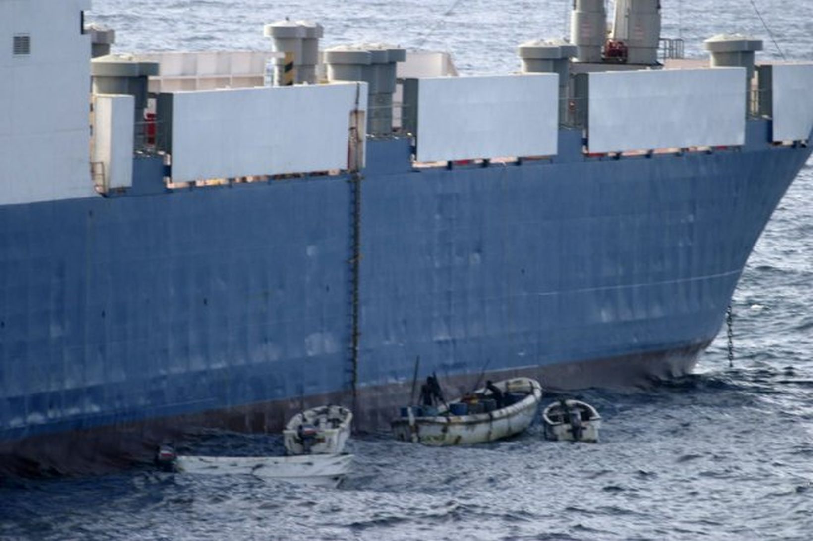 Úkraínska flutningaskipið MV Faina, sem sjóræningjar hafa í haldi.