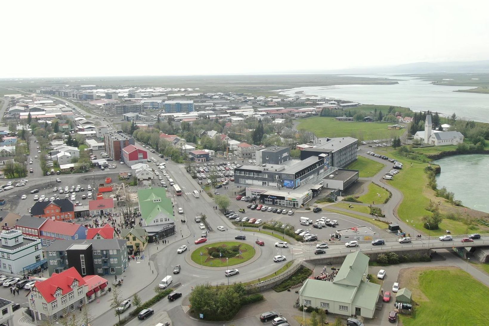 Um er að ræða lántöku í gegnum lánalínu sem Landsbankinn …