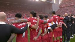 Mögnuð stund á Anfield (myndskeið)