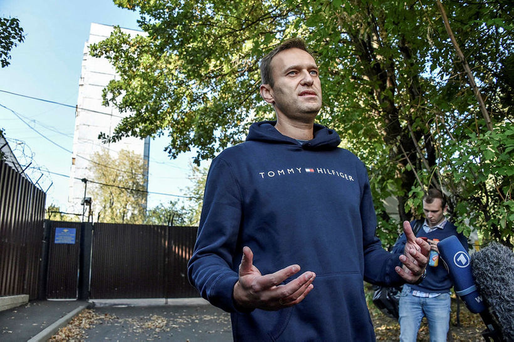 Alexei Navalní ræddi við blaðamenn þegar hann var látinn laus …
