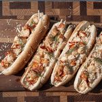 Sjáðu hvernig Ísak grillar og sker tomahawk-steikina