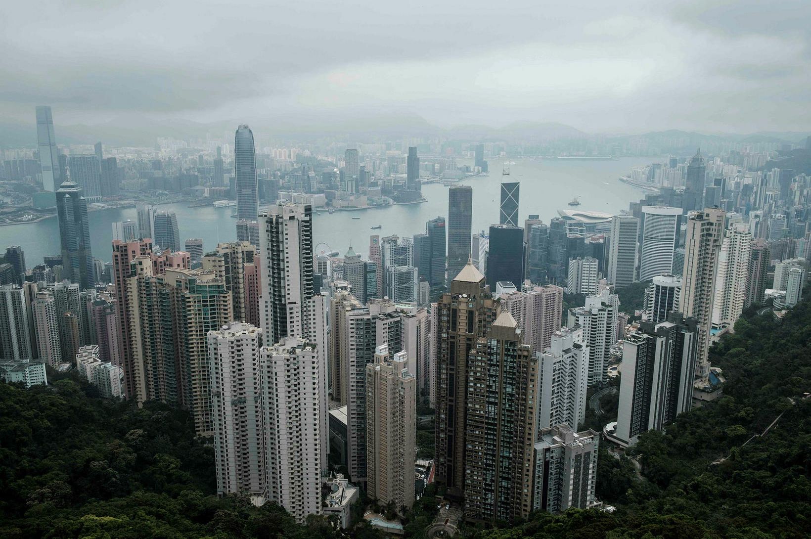 Flytja starfmenn frá Hong Kong til Seúl