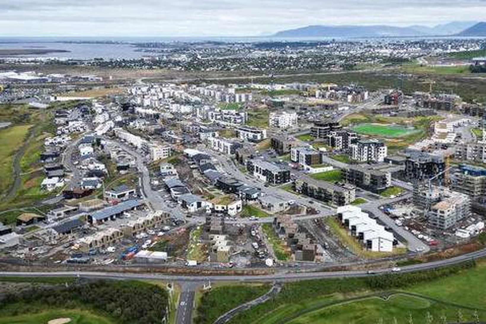 Flóttamannaleið lokað tímabundið