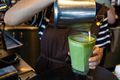 Eftirsótt Kaffibarþjónar Te og kaffi eru með græna fingur þegar kemur að því að laga matcha-tedrykki fyrir matcha-óða kaffihúsagesti.