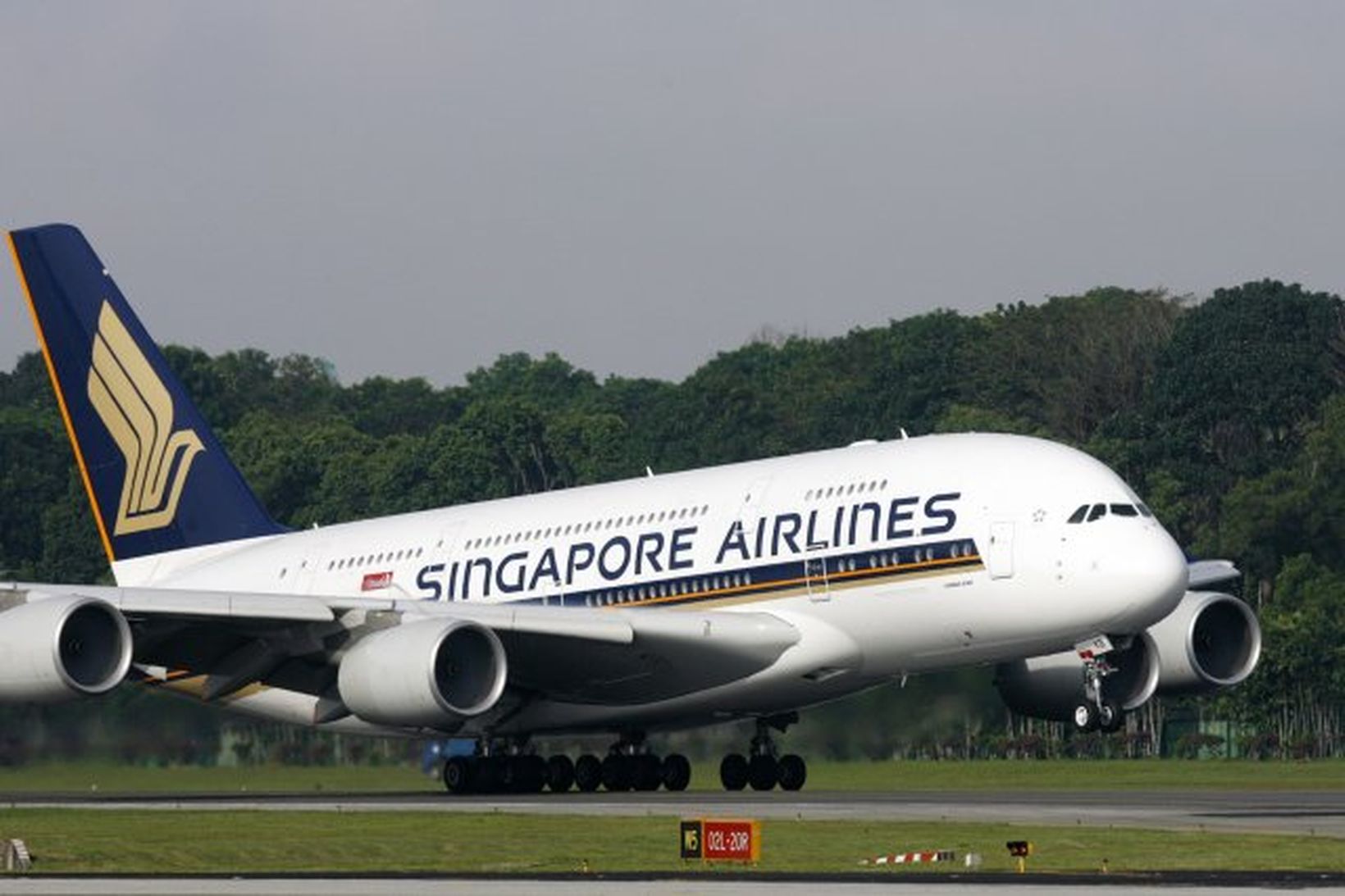 Airbus A380 frá flugfélaginu Singapore Airlines, lenti á Heathrow flugvelli …