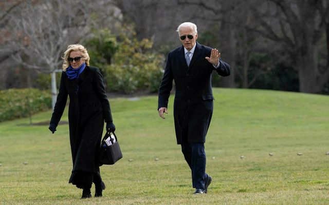 Joe Biden ásamt eiginkonu sinni, Jill Biden.