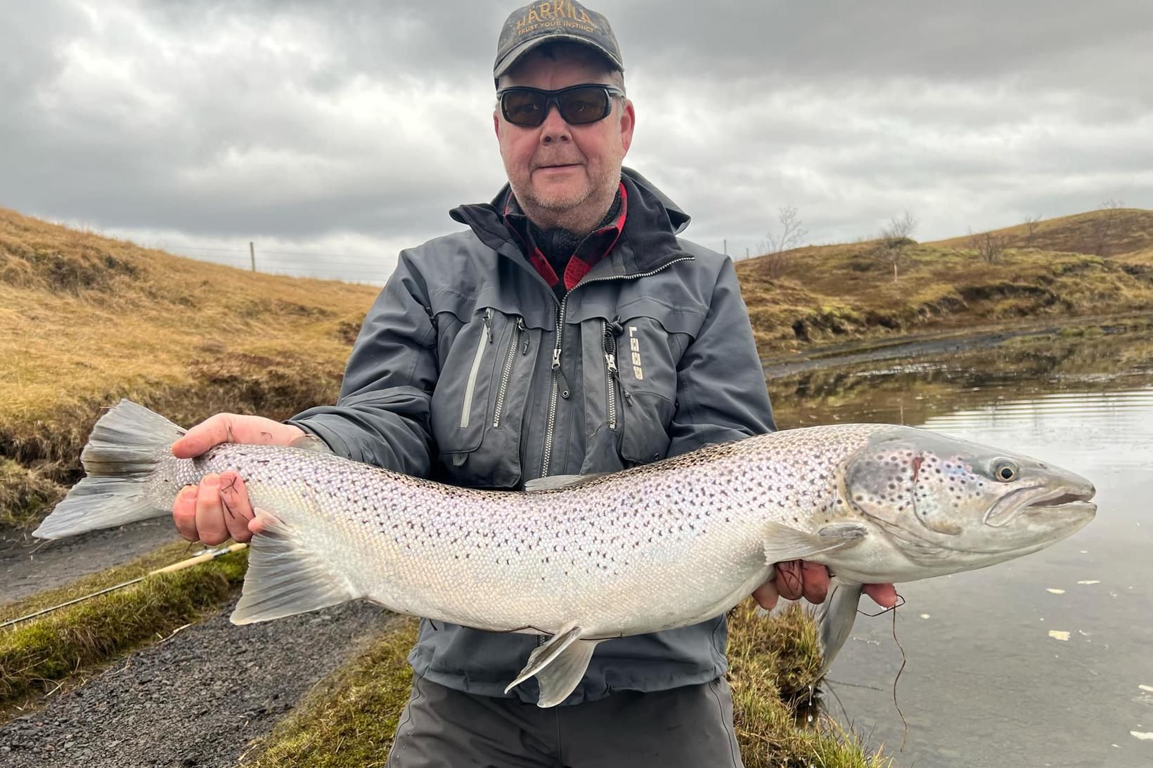 Guðmundur Birgisson með 91 sentímetra birting úr Tungulæk í morgun. …