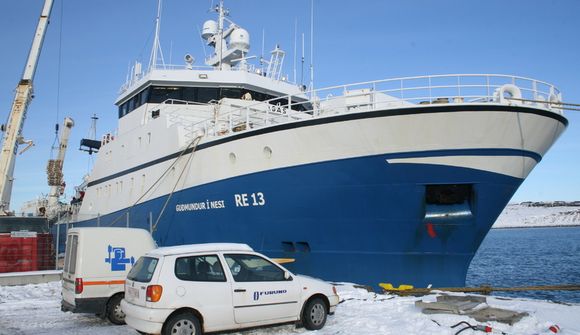 Minnir sjómenn á að hafa aðra hönd á handriði