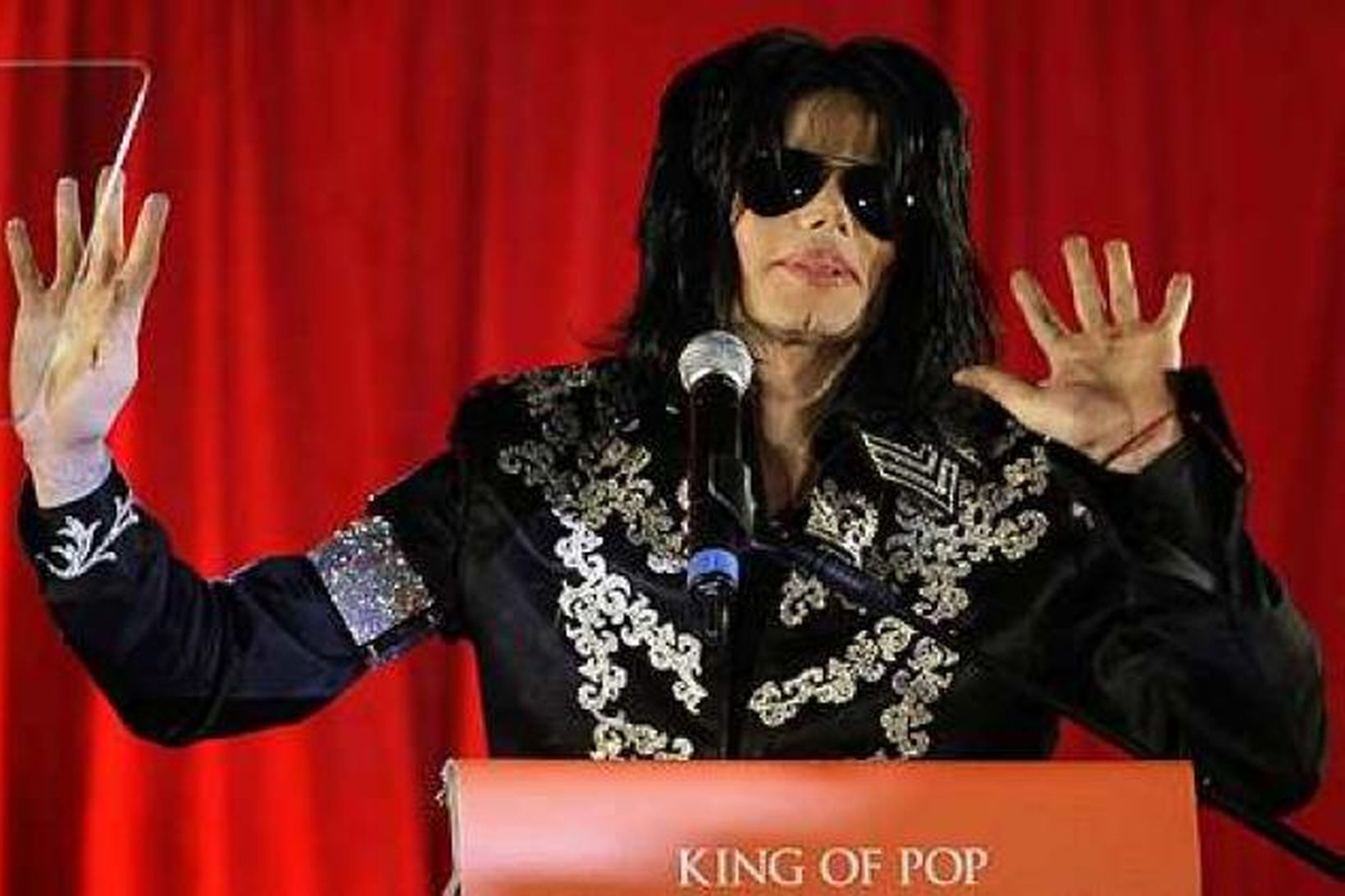 Michael Jackson á blaðamannafundi í Lundúnum nýlega.