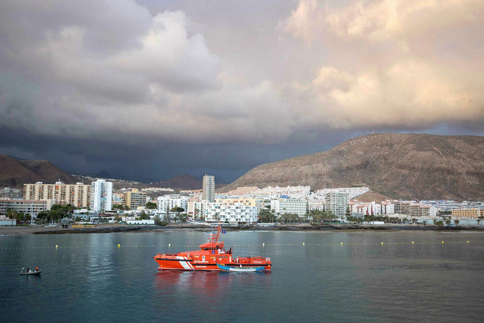 Leit stendur yfir að Önnu undan ströndum Tenerife. Myndin er …