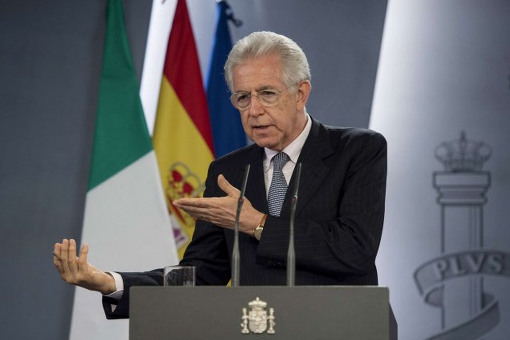 Mario Monti, forsætisráðherra Ítalíu, er áhyggjufullur.