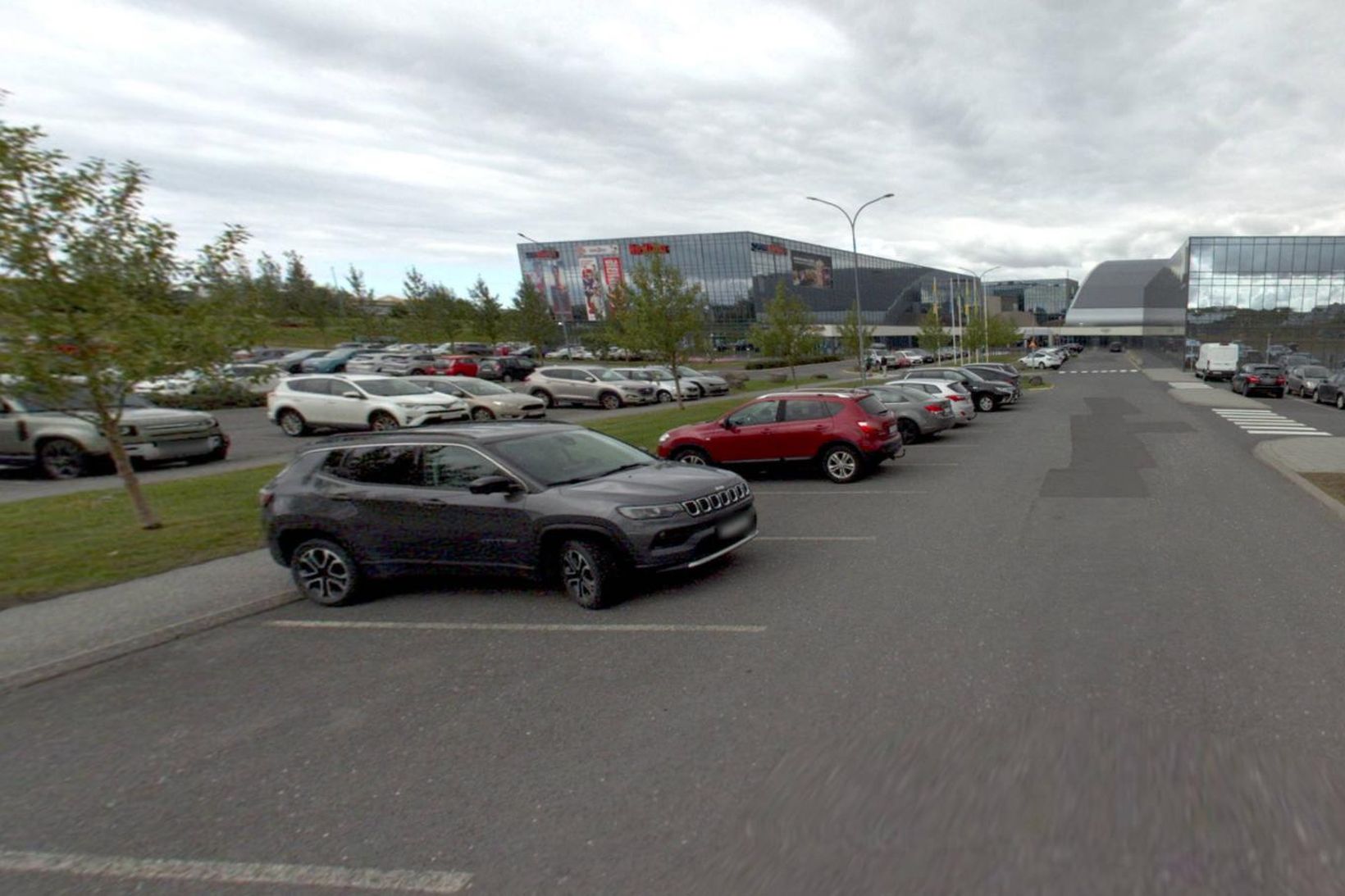 Hefja gjaldtöku við Egilshöll