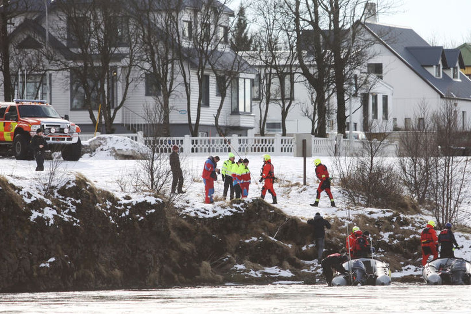 Aðgerðirnar hófust um klukkan tíu í morgun.