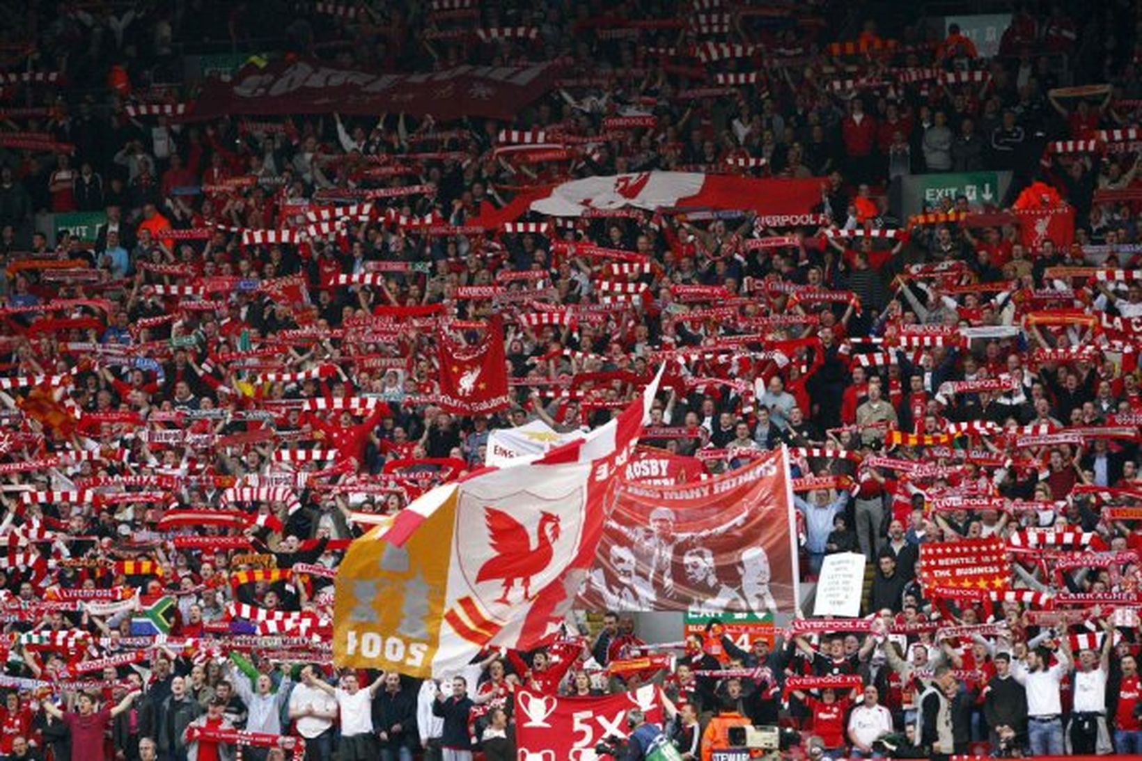 Stuðningsmenn Liverpool á Anfield.