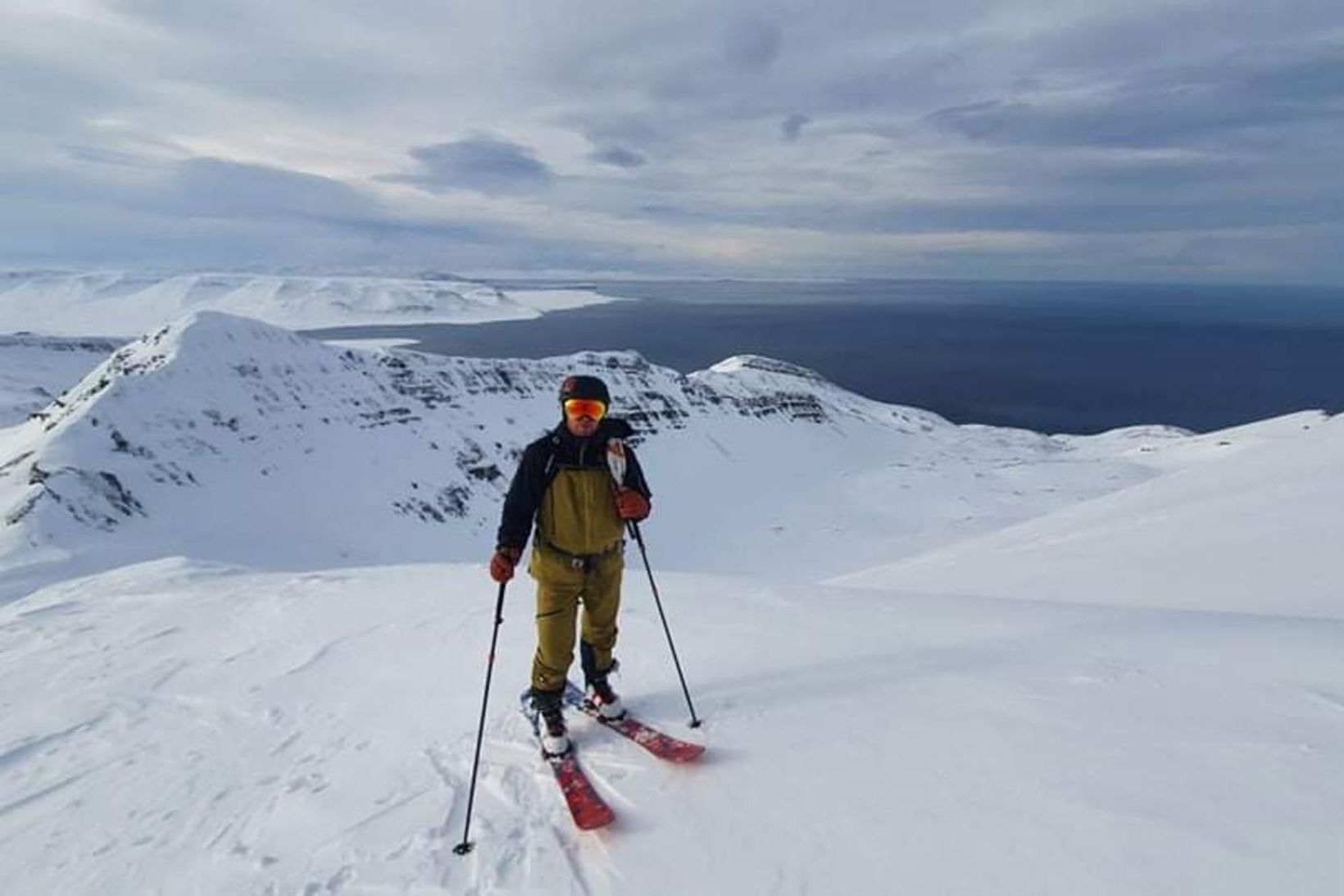 Grétar Theódórsson á toppi Illviðrishnjúks.