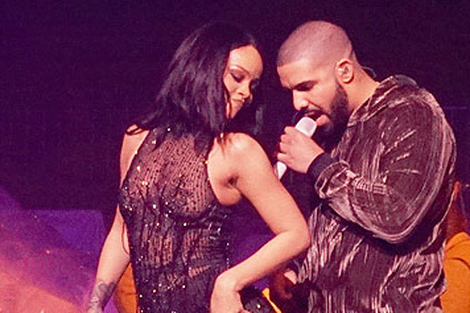 Rihanna og Drake sungu saman á tónleikum í gær.