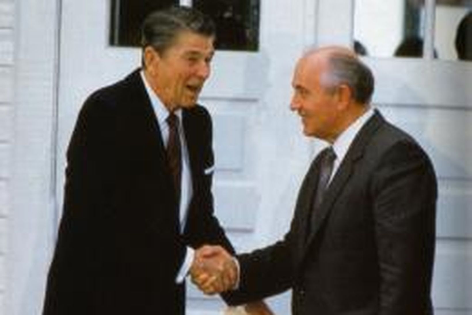 Reagan og Gorbatsjof á tröppum Höfða í október 1986.