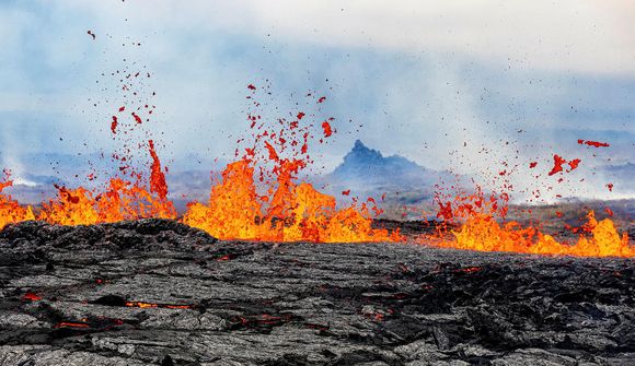 Ekkert lát á eldgosinu: Viðvarandi gosmóða