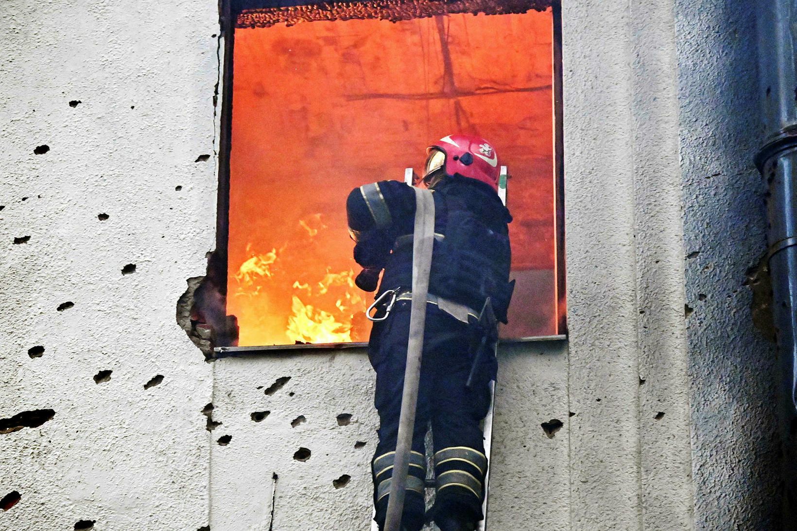 Í borginni Kharkív létust að minnsta kosti þrír og 17 …