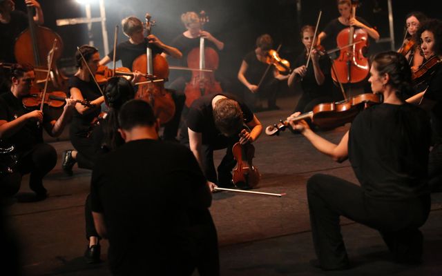 Geneva Camerata hefur vakið heimsathygli fyrir að feta nýjar leiðir í miðlun klassískrar tónlistar en …