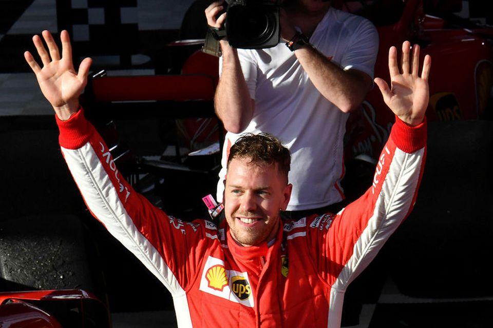 Sebastian Vettel fagnar sigrinum í Melbourne.