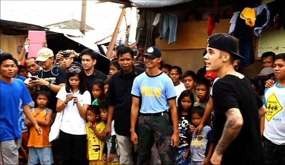 Gleðigjafinn Bieber kætti börnin