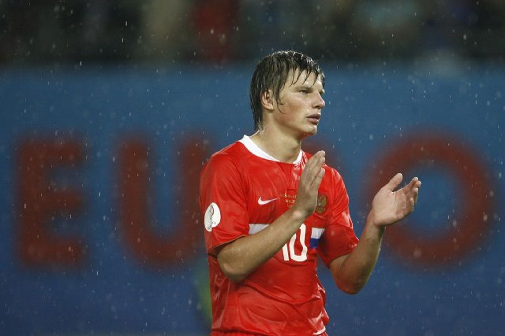 Þá geta Arsenal aðdáendur loksins andað léttar, því Arshavin er …