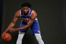 Joel Embiid er í veseni.