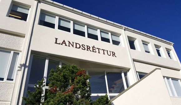 Dómsmálum fyrir Landsrétti frestað