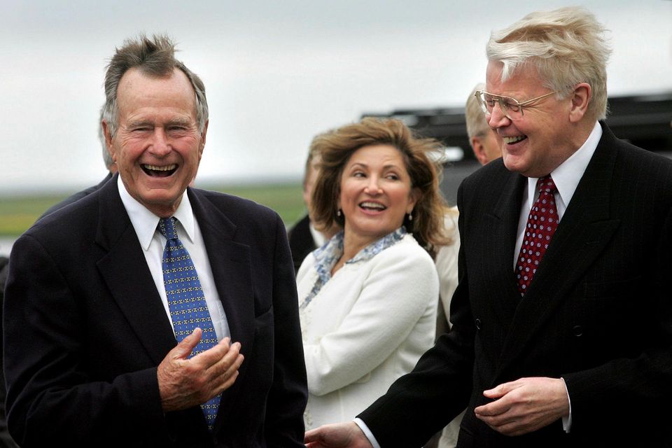 George Bush, fyrrverandi Bandaríkjaforseti, heimsótti Ísland sumarið 2006 en forsetahjónin færðu Bush meðal annars veiðistöng, …