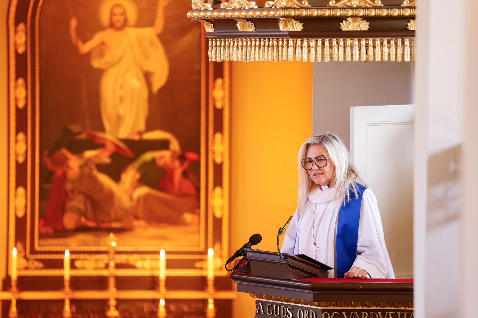 Guðrún Karls Helgudóttir, biskup Íslands, í Dómkirkjunni í dag við …