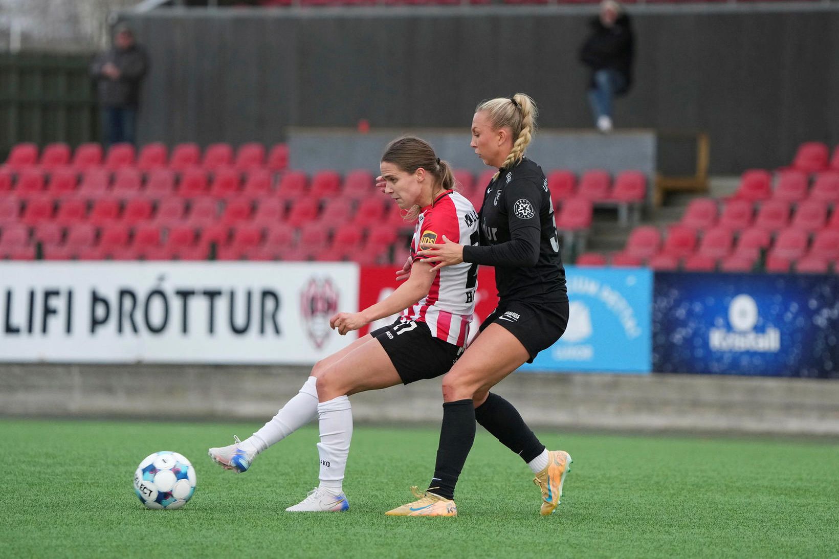 Þróttur R. - FH, staðan er 2:1