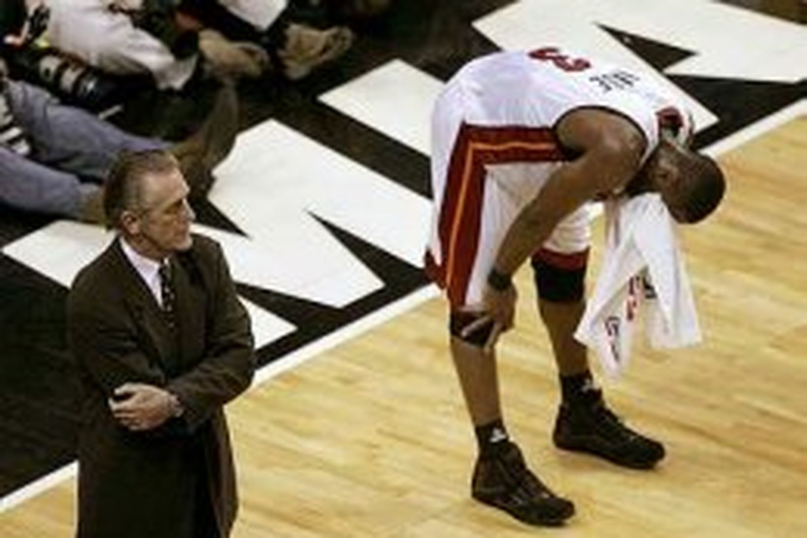 Dwyane Wade og Pat Riley þjálfari Miami Heat.