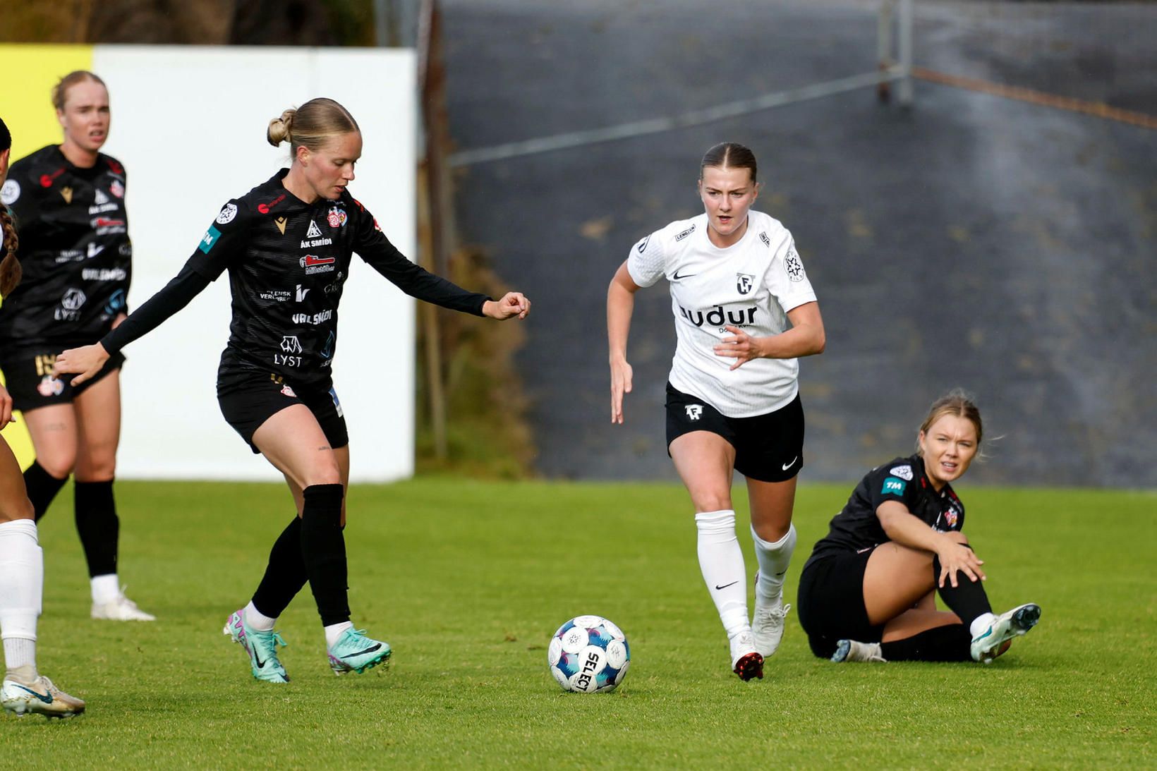 Þrjár farnar frá Akureyri