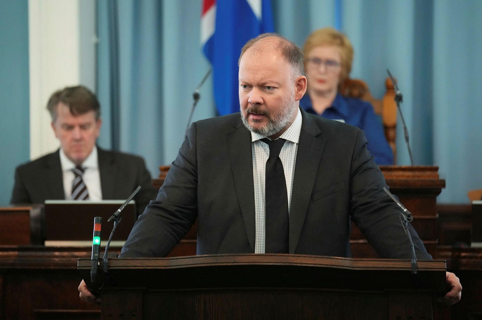 „Rétt áður en hann kippir lýðræðinu úr sambandi“