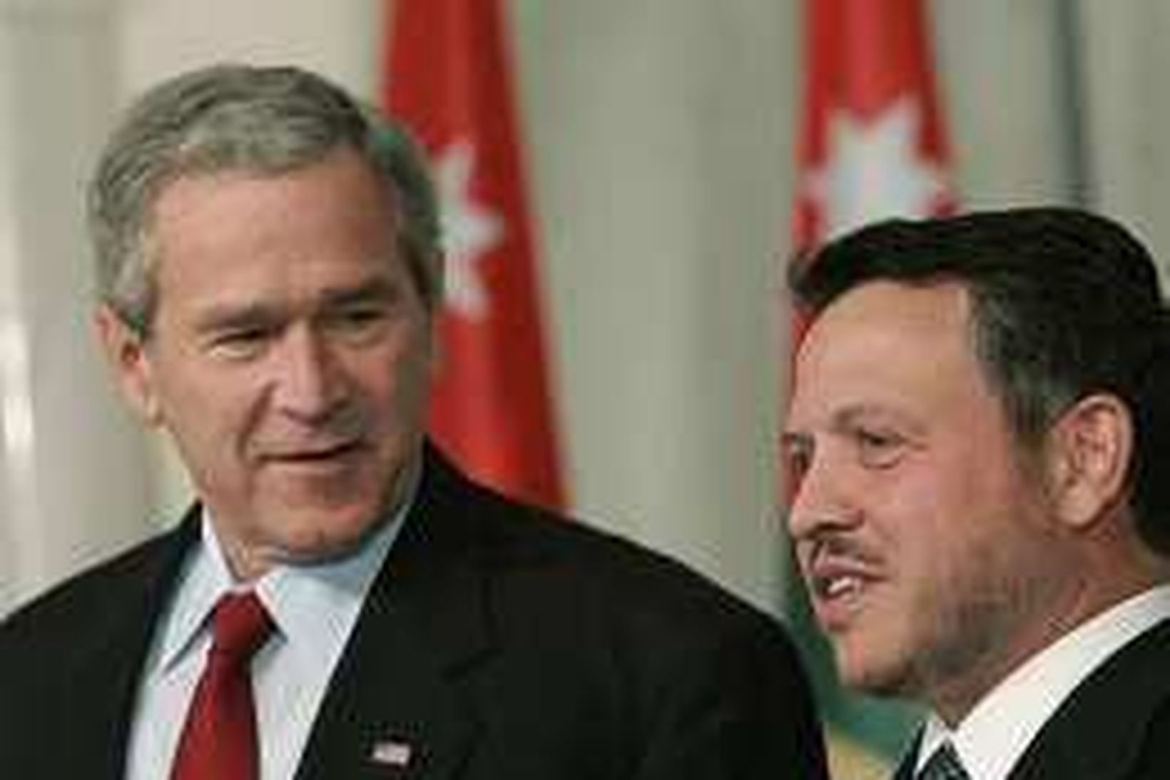 Bush ræddi við Abdullah Jórdaníukonung í Amman í kvöld.