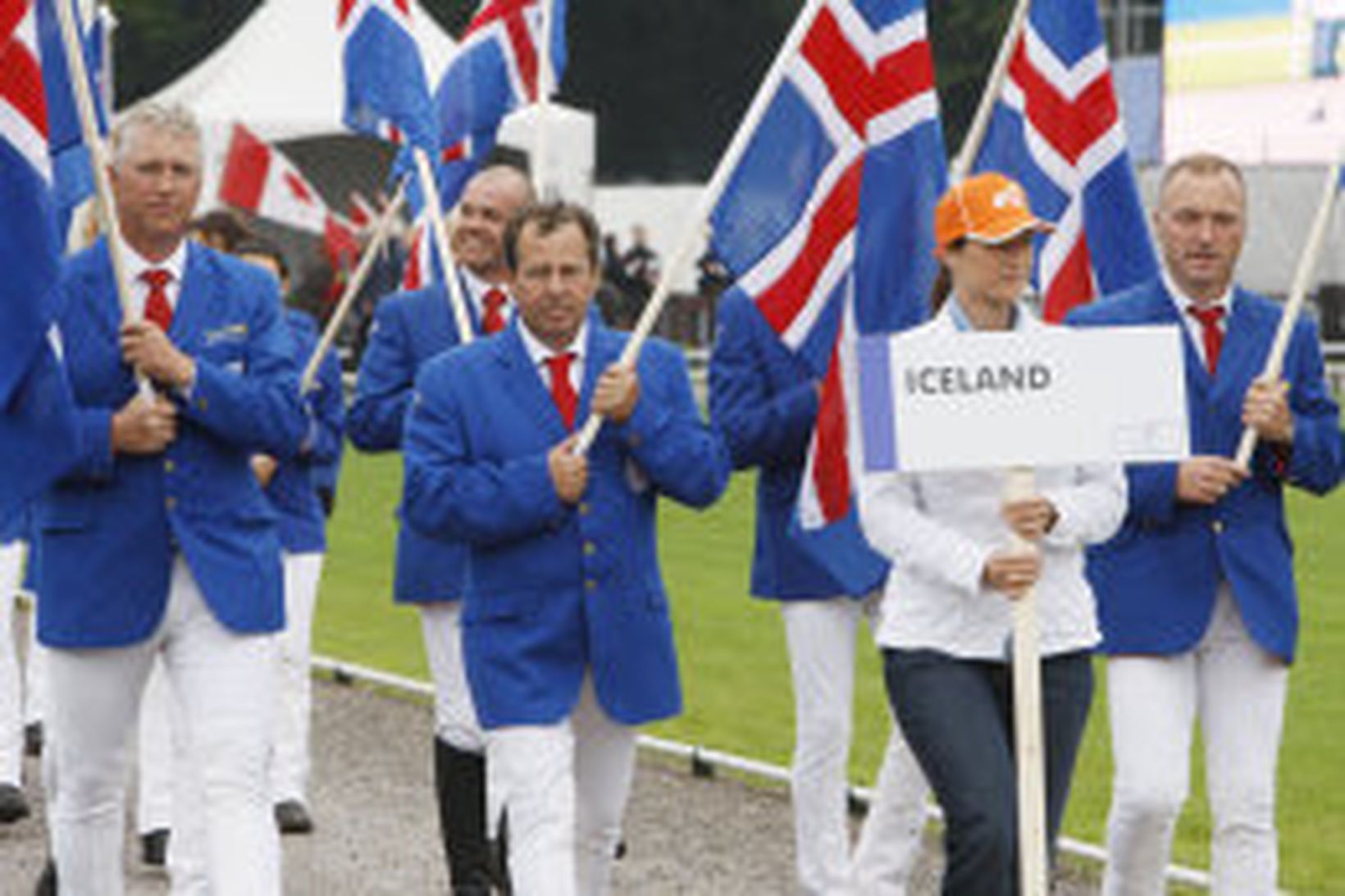 Íslensku keppendurnir létu rigninguna ekkert á sig fá þegar þeir …