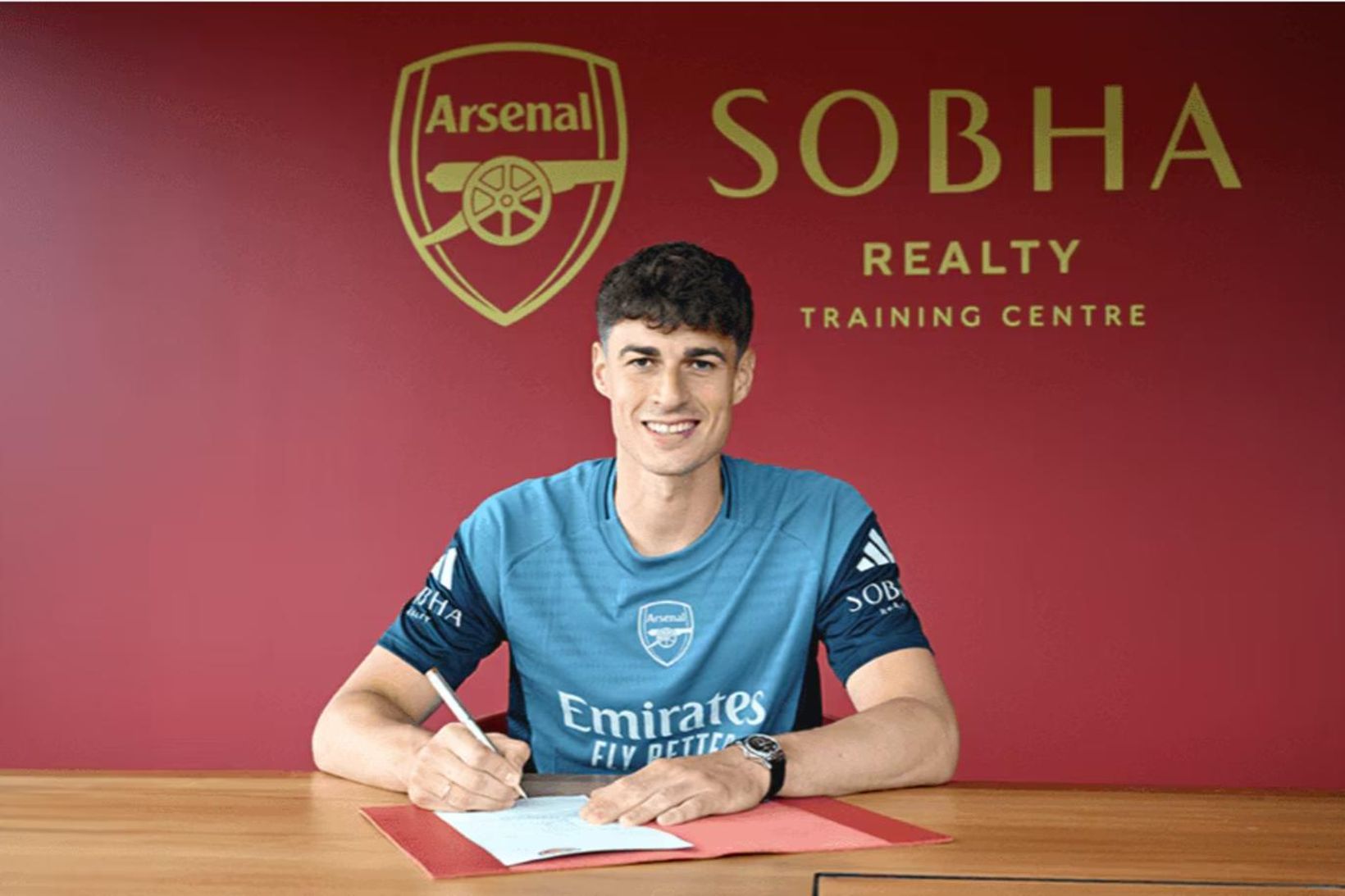 Kepa Arrizabalaga að skrifa undir í dag.