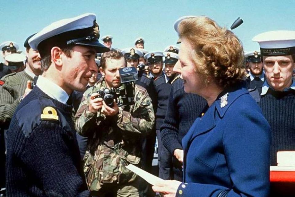 8. janúar 1983 heimsótti Margaret Thatcher Falklandseyjar og fór um borð í herskipið HMS Antrim.