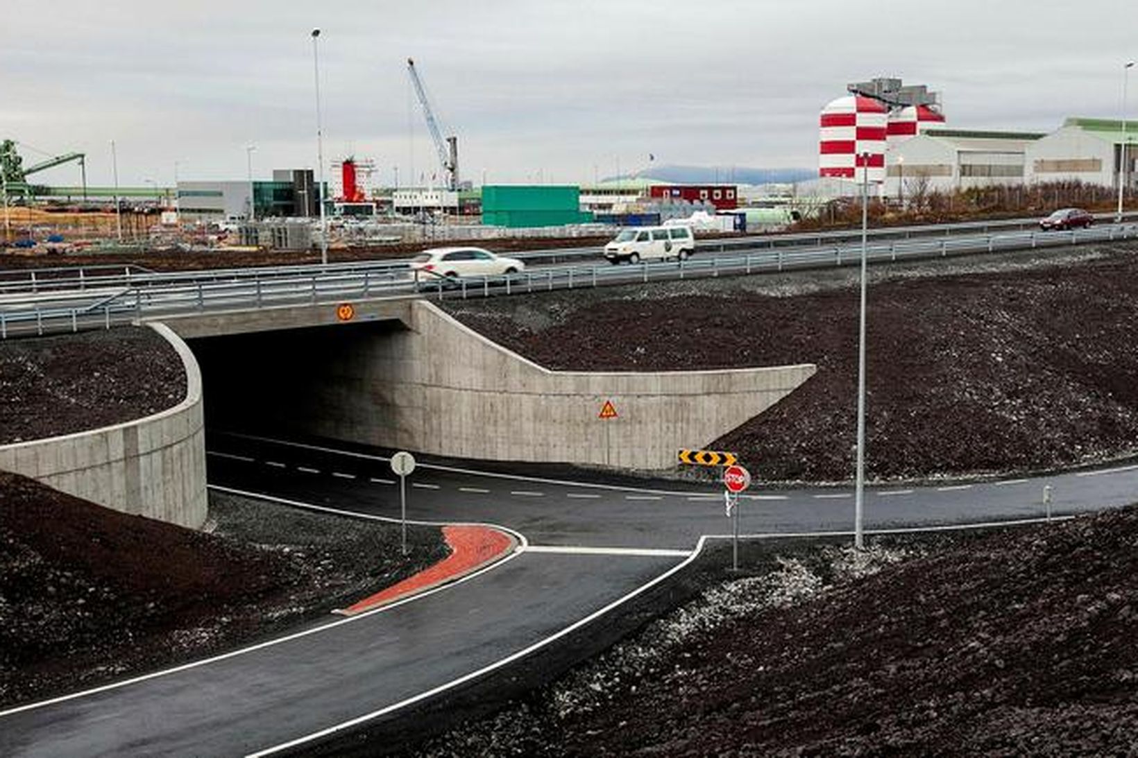 Slys á Reykjanesbraut og Grindavíkurvegi.