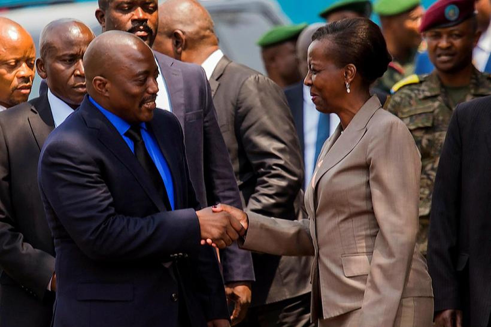 Joseph Kabila ásamt utanríkisráðherra Rúanda,Louise Mushikiwabo.