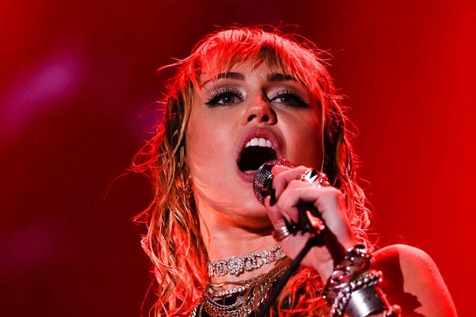Miley Cyrus er aftur orðin edrú.