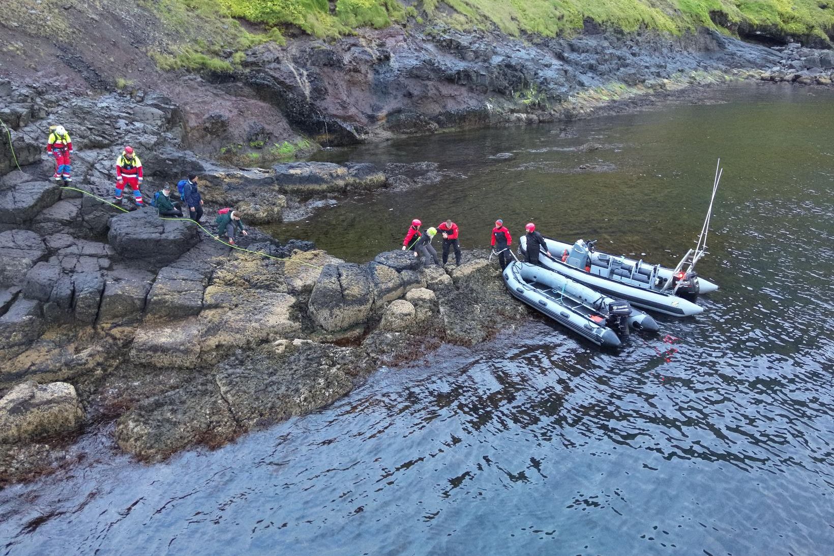 Fljótlega eftir að Sigurvin var kominn út á fjörðinn sást …