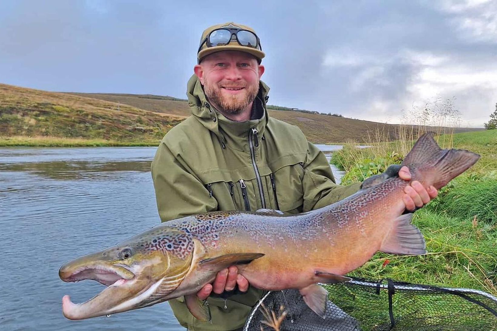 Maríulax eins og þeir gerast stærstir. Haraldur Björnsson hakaði í …