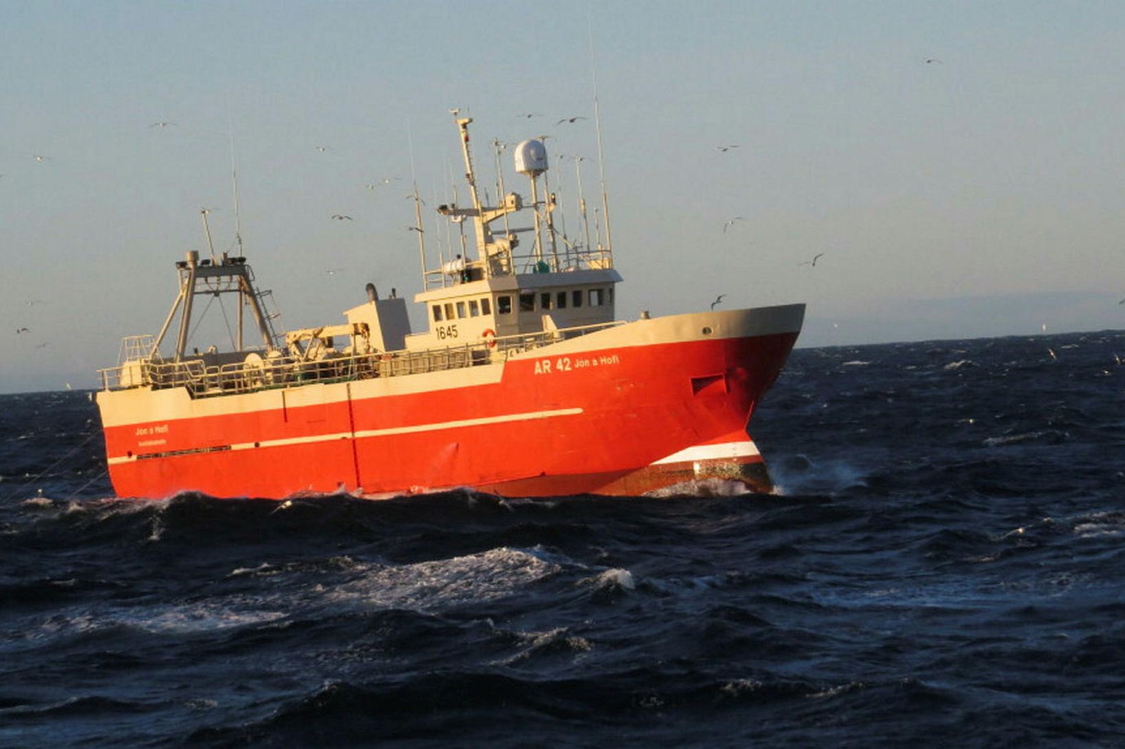 Íslensk fiskiskip hafa landað meira en 14 þúsund tonnum umfram …