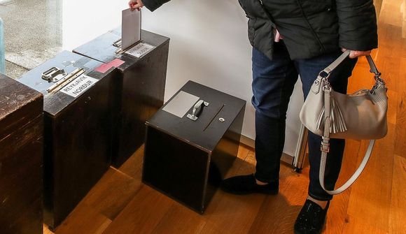 Tíu þúsund brottfluttra mega kjósa