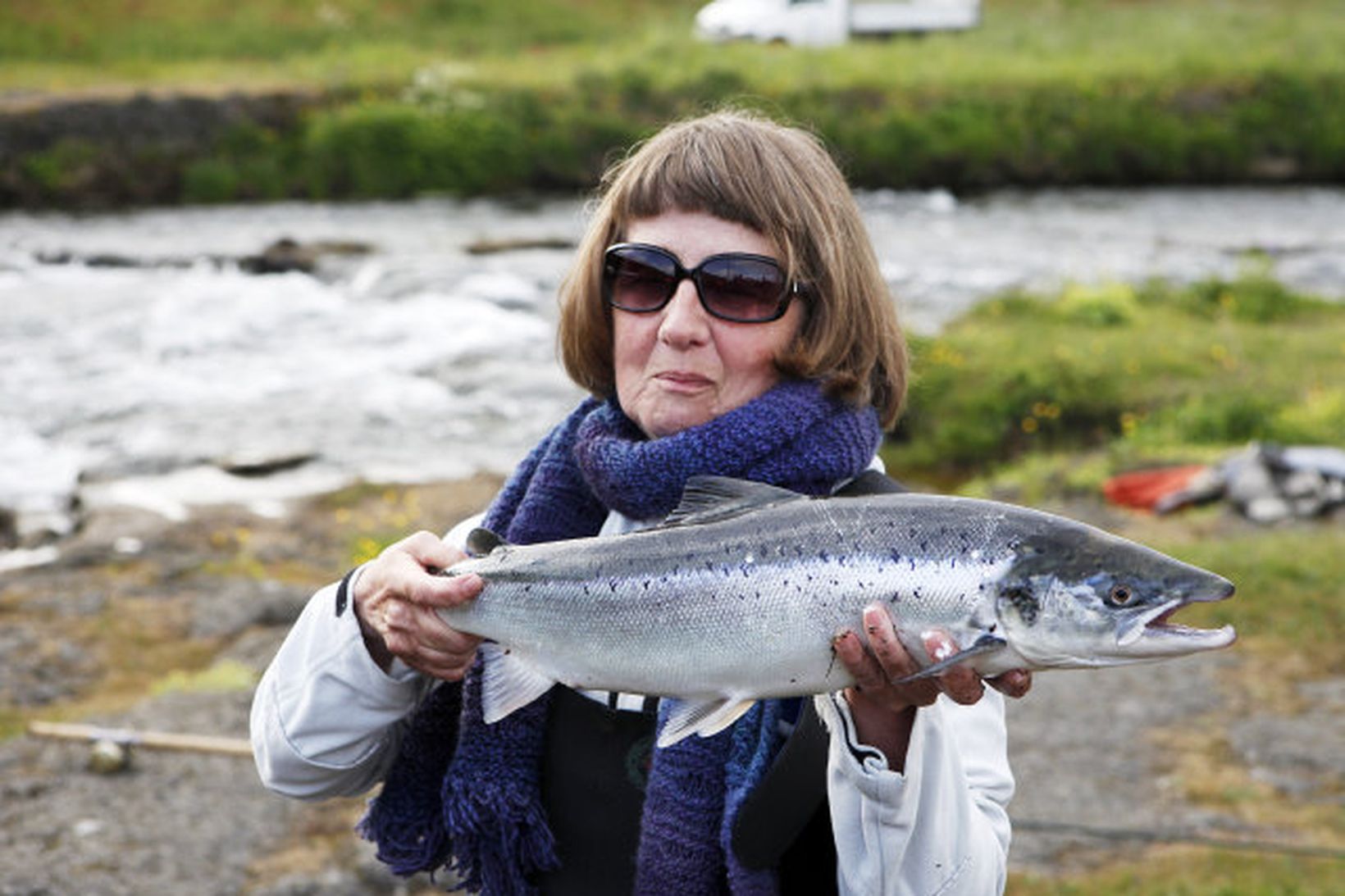 Theódóra Rafnsdóttir með fyrsta laxinn í Elliðaánum 2012.