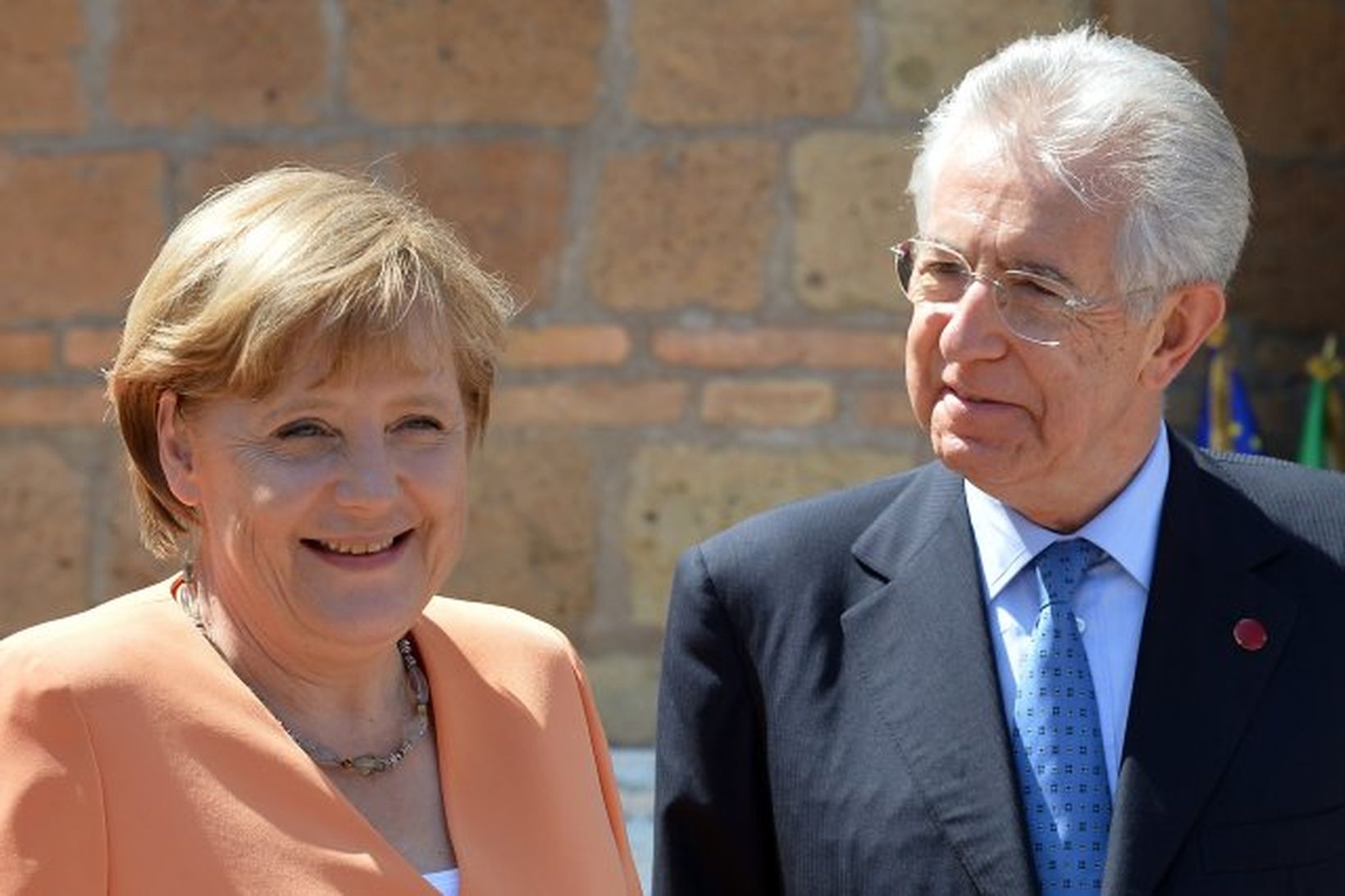 Angela Merkel og Mario Monti.