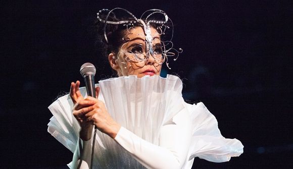 Björk kemur fram á Airwaves