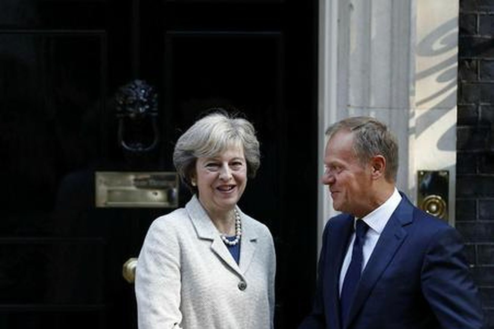 Theresa May tók vel á móti Donald Tusk í Downing …